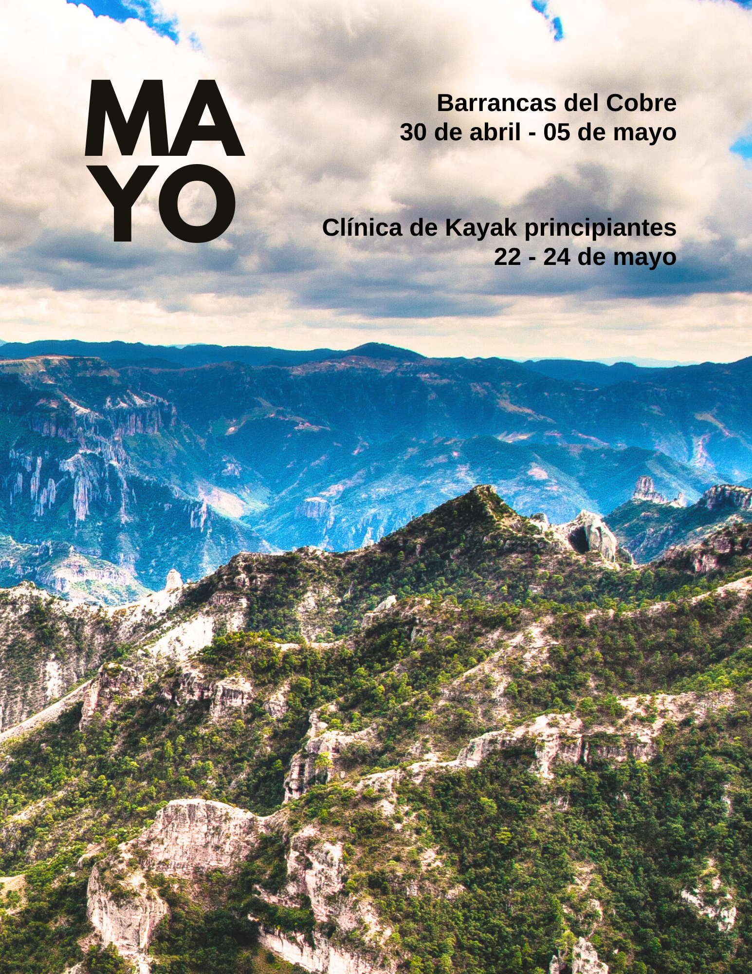 Senderistas avanzando por un cañón profundo con vista panorámica de las Barrancas del Cobre.